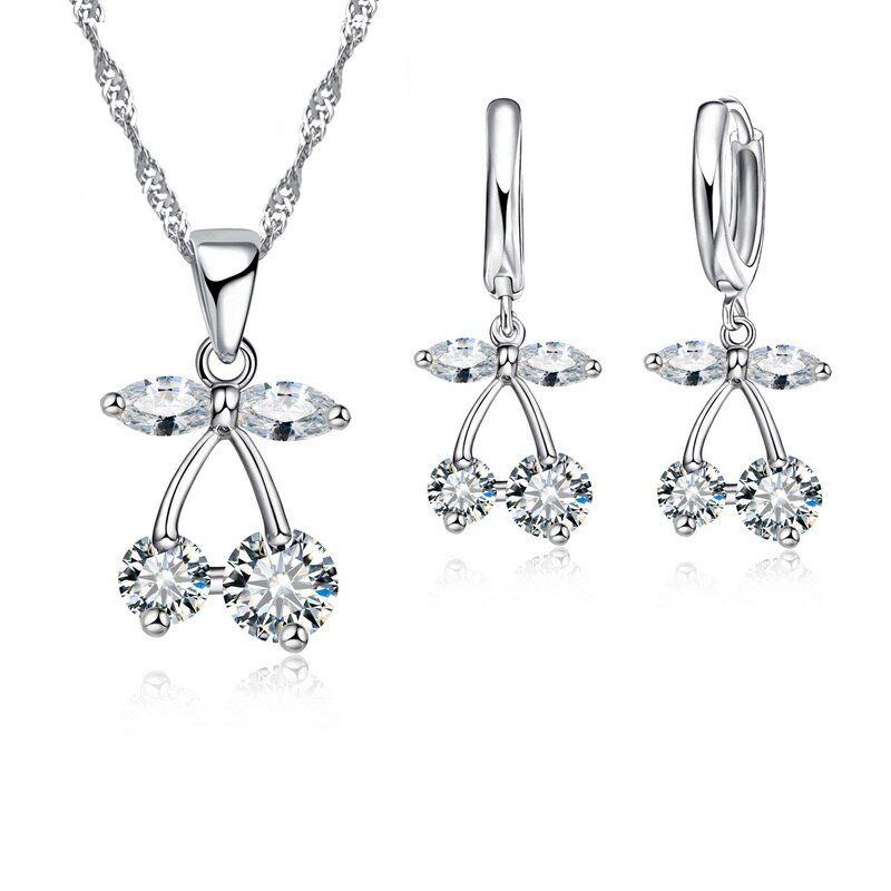 Сребърно бижу  колие в подаръчна кутия