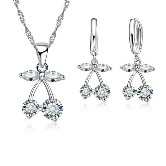 Сребърно бижу  колие в подаръчна кутия