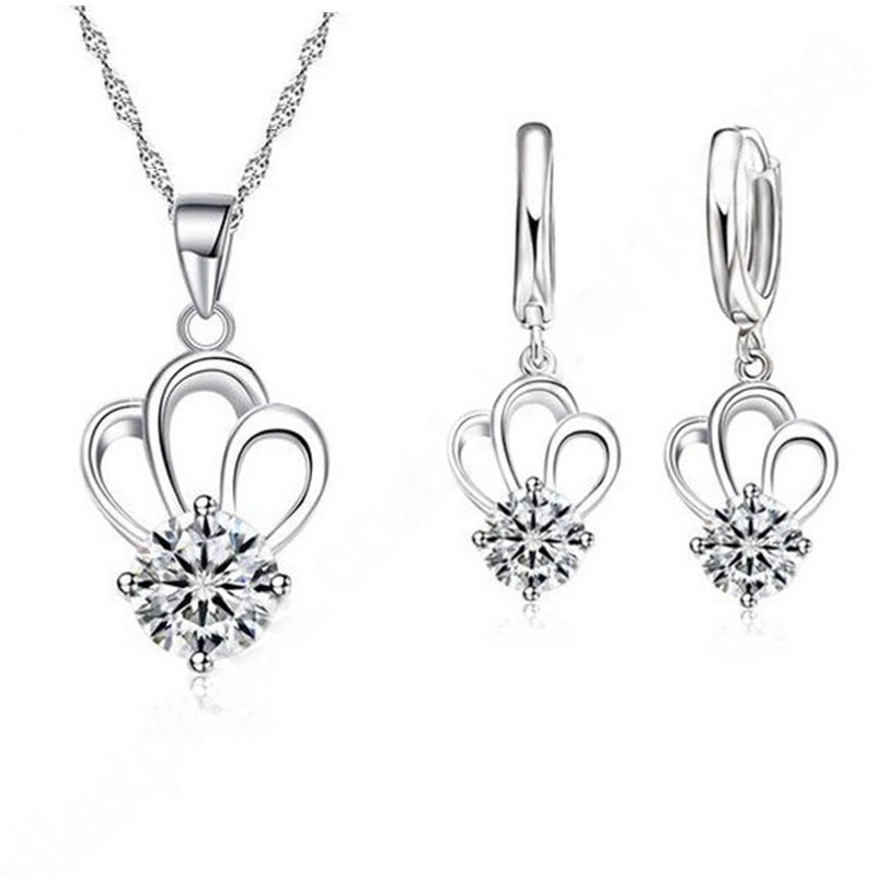 Сребърно бижу  колие в подаръчна кутия