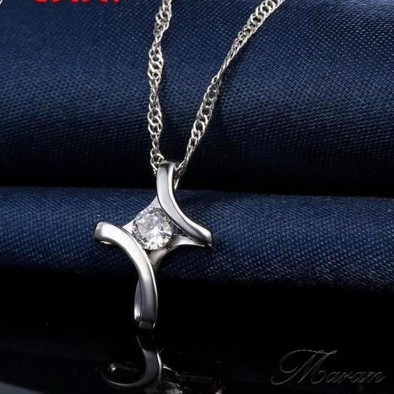 Сребърно бижу  колие в подаръчна кутия