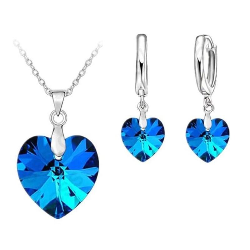 Сребърно бижу  колие в подаръчна кутия