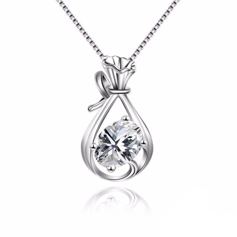 Сребърно бижу  колие в подаръчна кутия