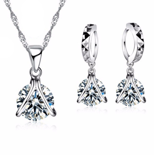 Сребърно бижу  колие в подаръчна кутия