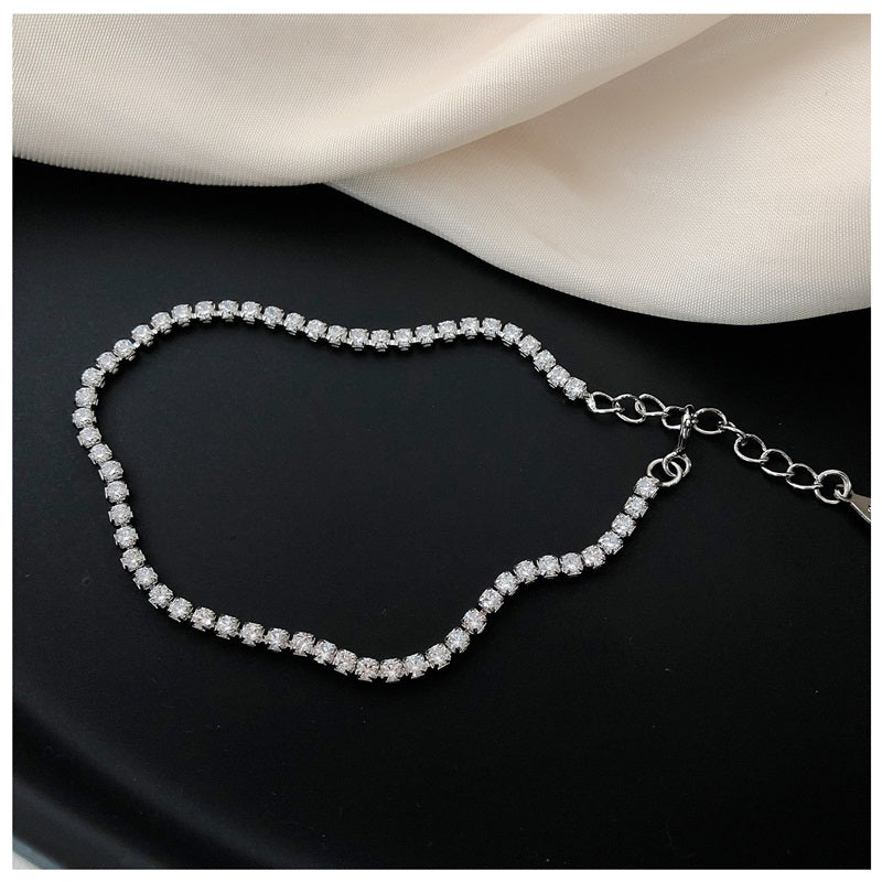 Сребърно бижу  колие в подаръчна кутия