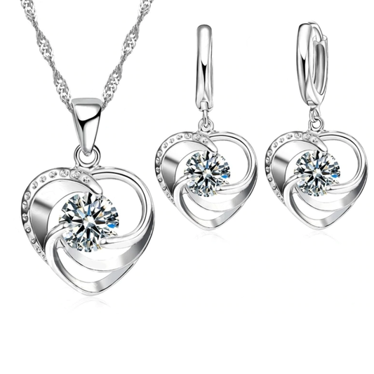 Сребърно бижу  колие в подаръчна кутия