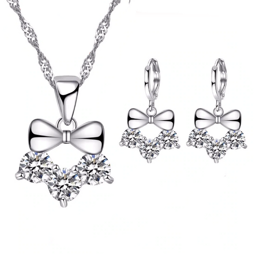 Сребърно бижу  колие в подаръчна кутия