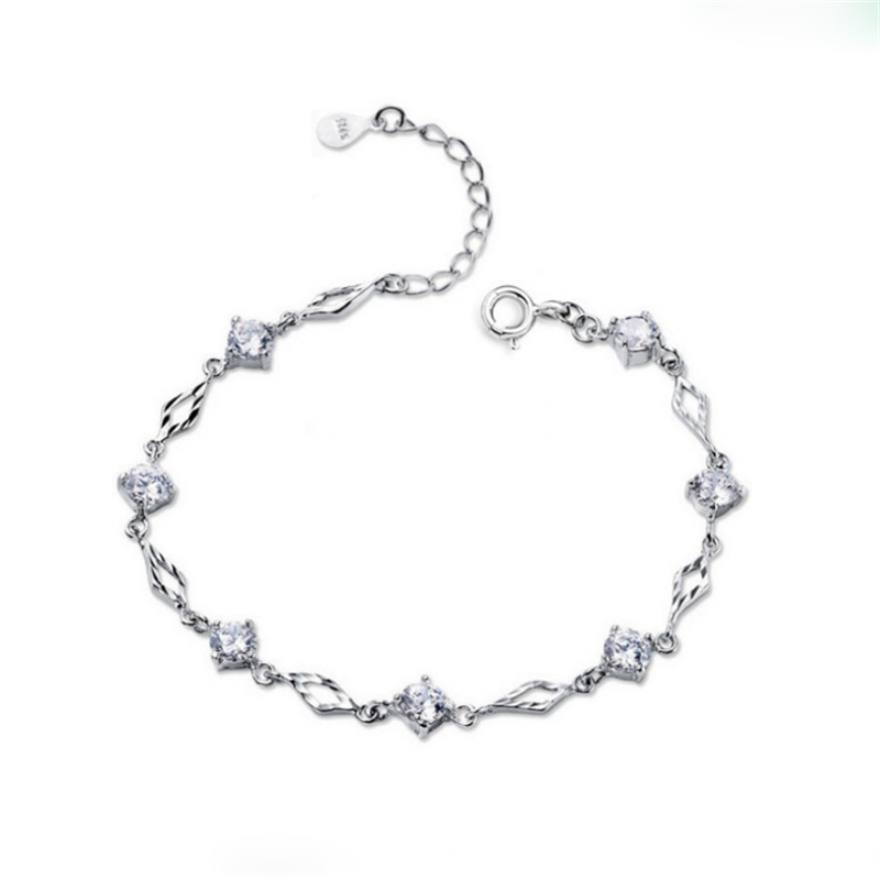 Сребърно бижу  колие в подаръчна кутия