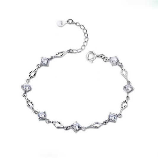 Сребърно бижу  колие в подаръчна кутия