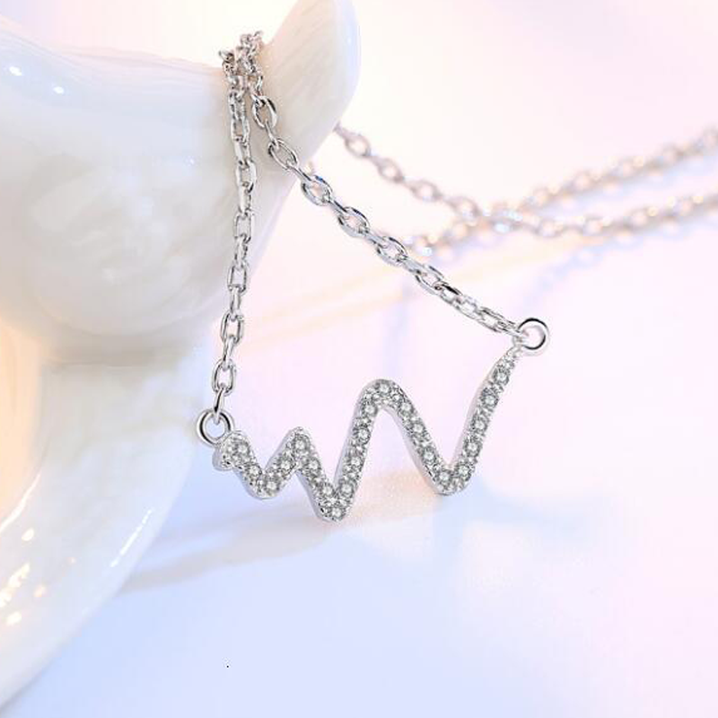 Сребърно бижу  колие в подаръчна кутия